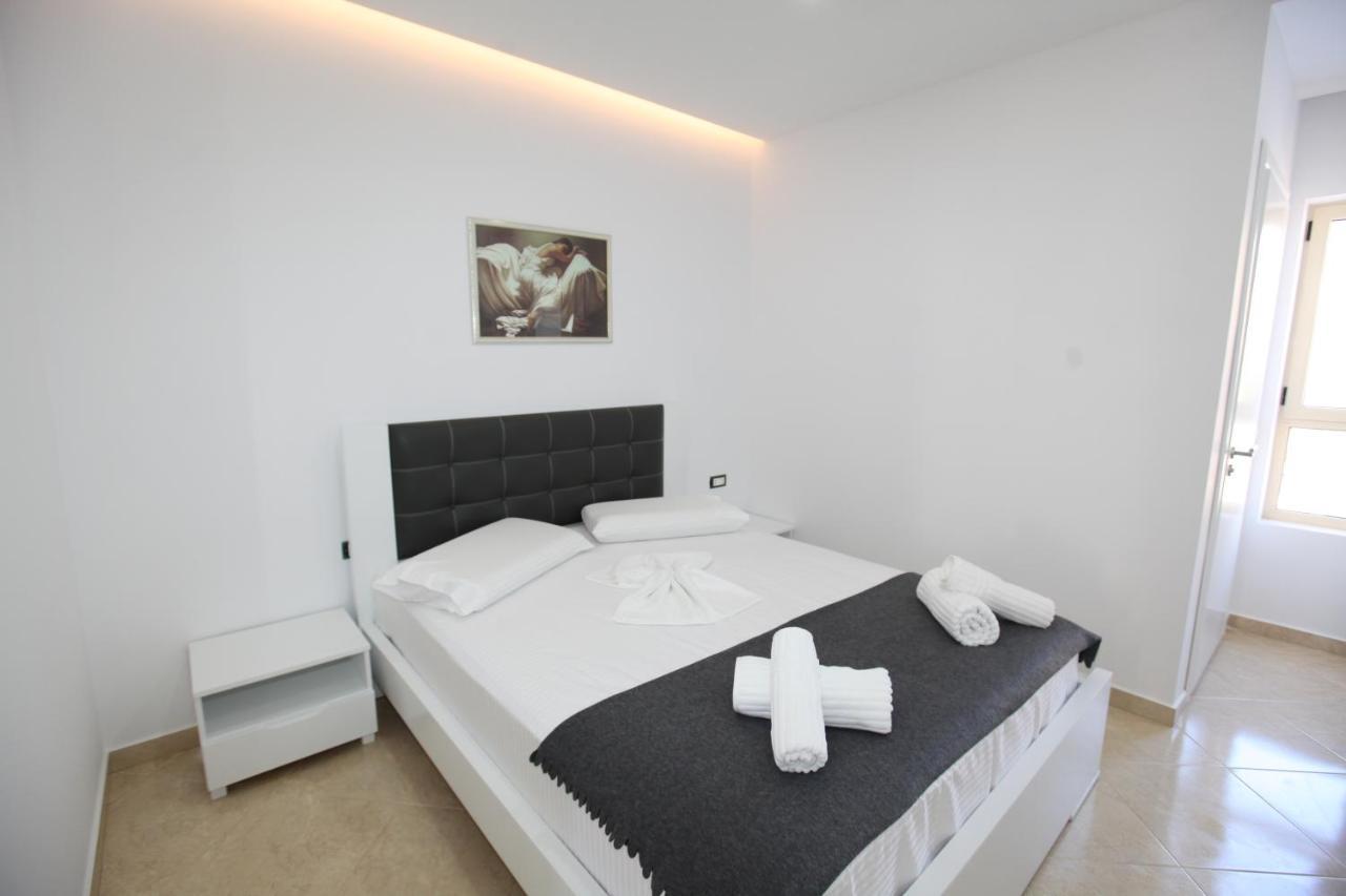 Nika Hotel Sarandë Exterior foto