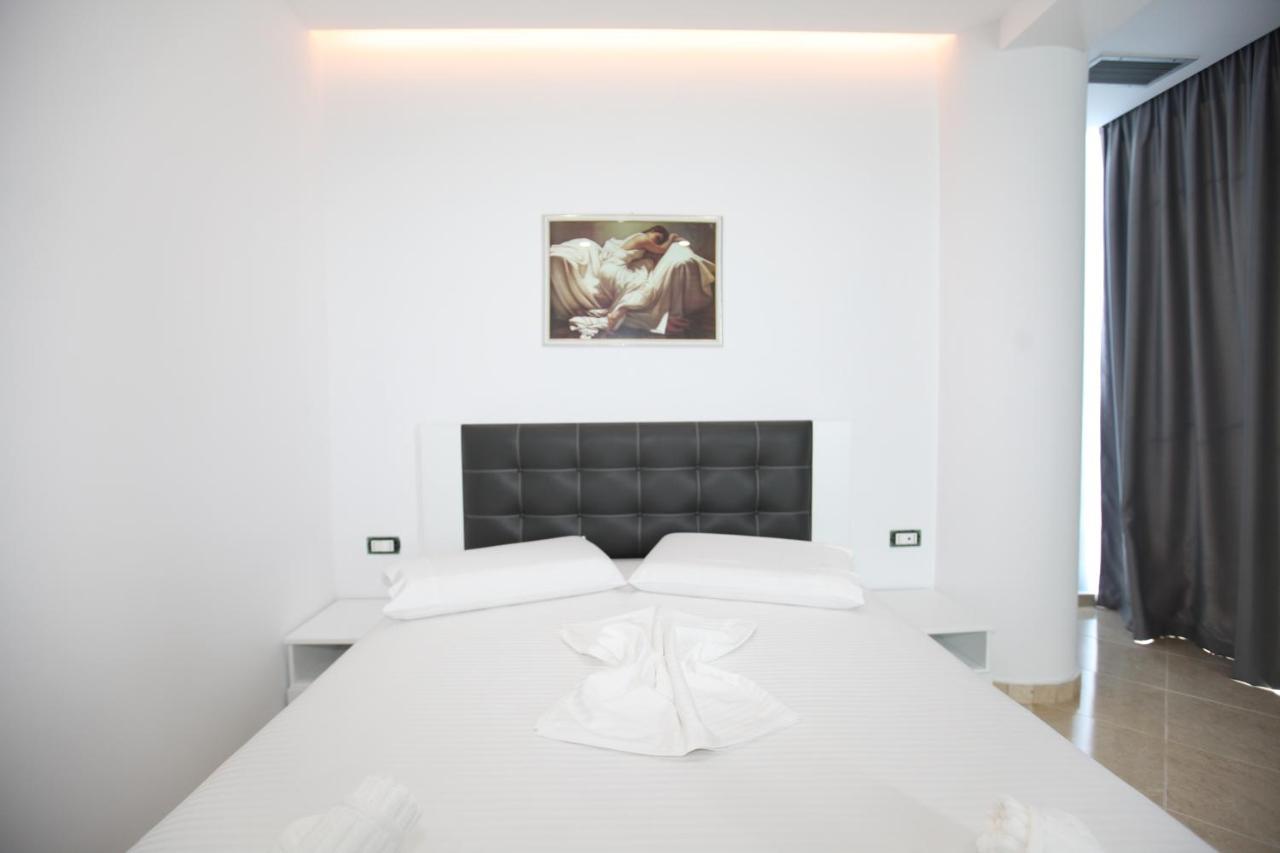 Nika Hotel Sarandë Exterior foto