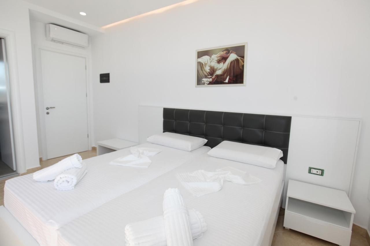 Nika Hotel Sarandë Exterior foto