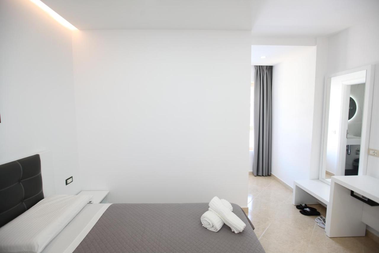 Nika Hotel Sarandë Exterior foto
